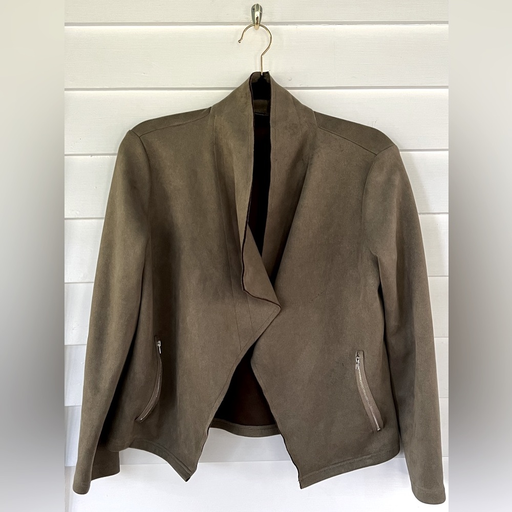 Shrug / open cardigan